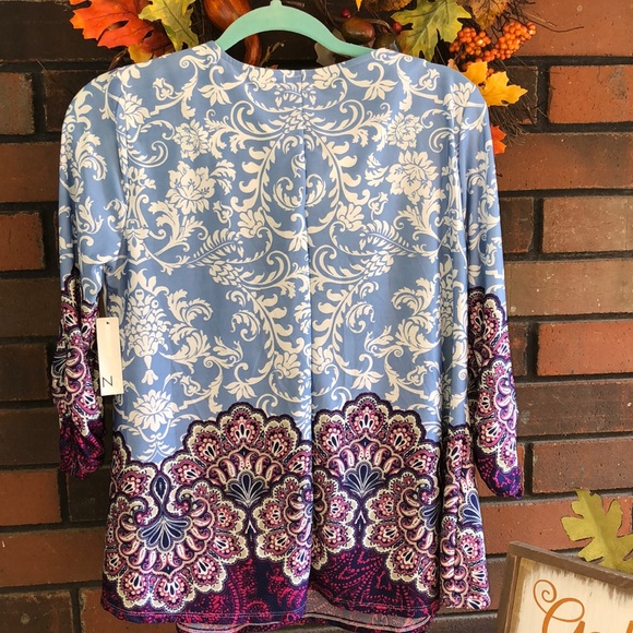 Ladies Top by New Directions, size Med. - Picture 6 of 7